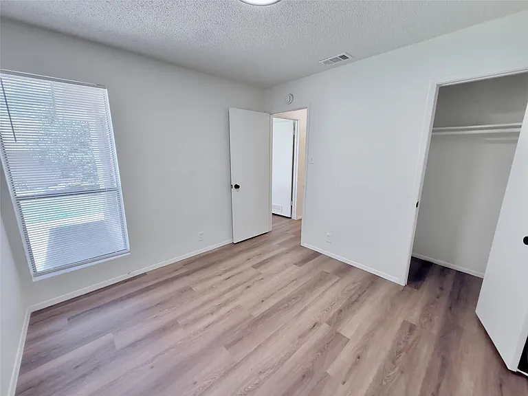 2305 Whitlow Cv — Photo 9