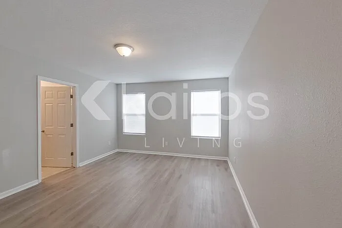 1349 Mull St — Photo 10