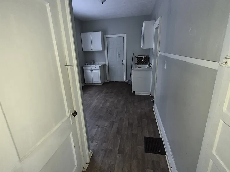 565 Garfield Pl — Photo 3