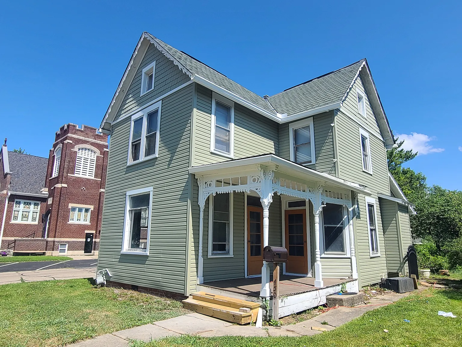 4 bed, 1896 sqft, $2,900 — Photo 1