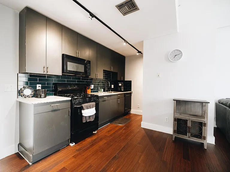 915 Franklin St #5H — Photo 11