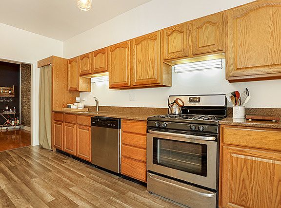 5th image of 932 W Carmen Ave APT 2E