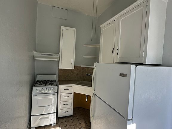 5th image of 15 N Raymond Ave