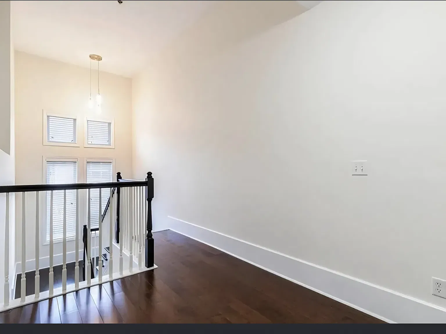 3 bed, 2.5 bath, 2600 sqft, $2,200 — Photo 3