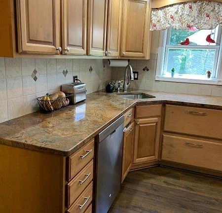2nd image of 562 Grandview Dr