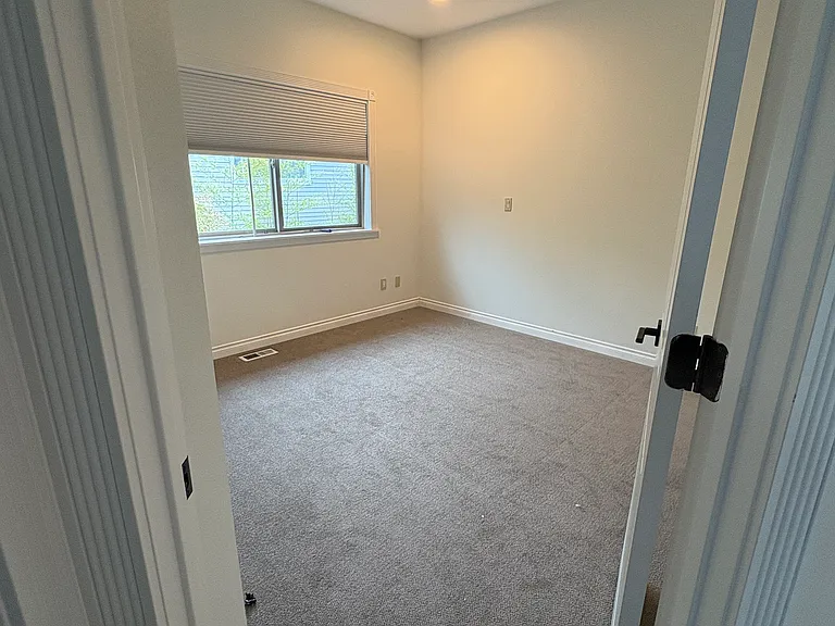 2556 S Eddy St — Photo 25