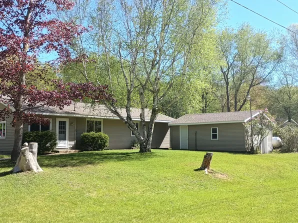 6816 W Victory Dr, Ludington, MI 49431