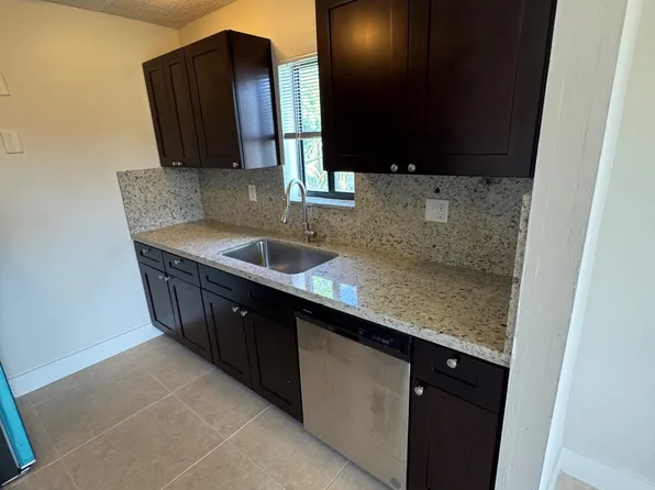 1121 W River Dr #1121, Pompano Beach, FL 33063