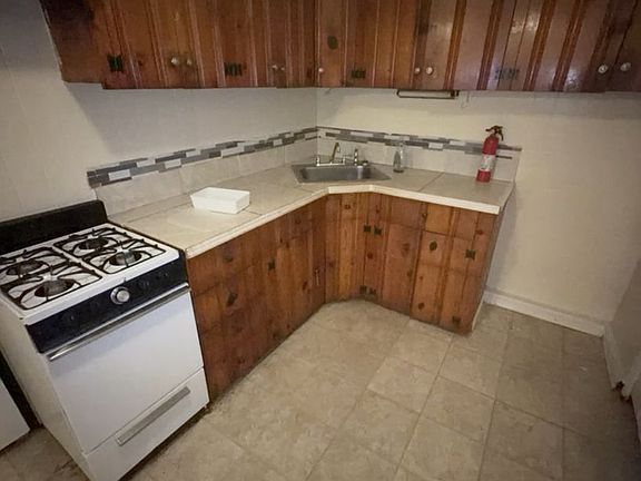 5th image of 167 W Norris St