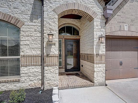 2nd image of 13823 Arbor Meadows Lane