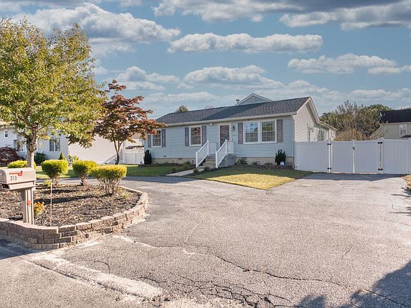3rd image of 310 Redwood Ave