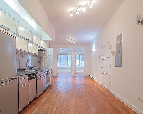 3rd image of 102 W 29th St #201
