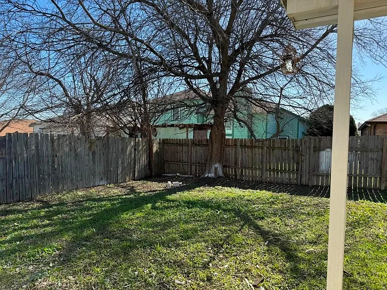 2404 Bluebonnet Dr — Photo 27