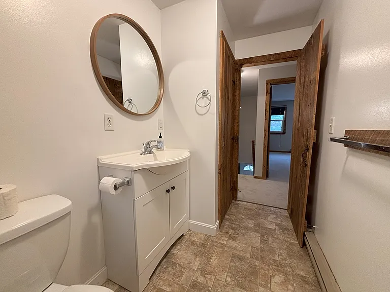Full Bath (Similar Unit)