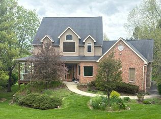 4 Bernay Ct, Oakwood Hills, IL 60013