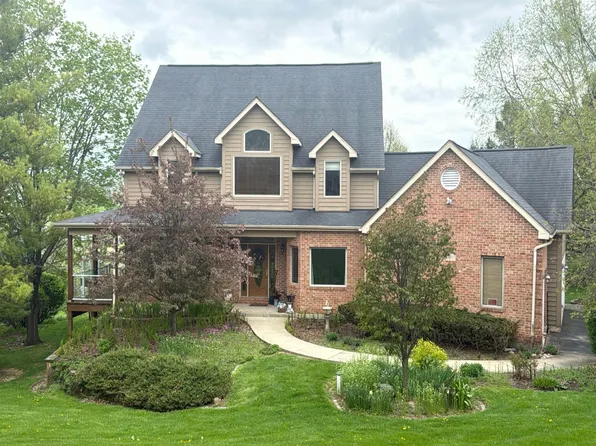 4 Bernay Ct, Oakwood Hills, IL 60013