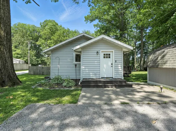 604 E Long Lake Rd, Valparaiso, IN 46383