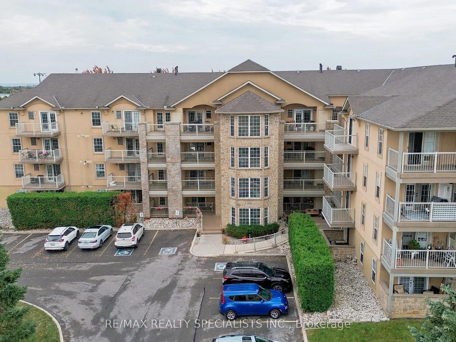 2 bed, $2,950 — Photo 2