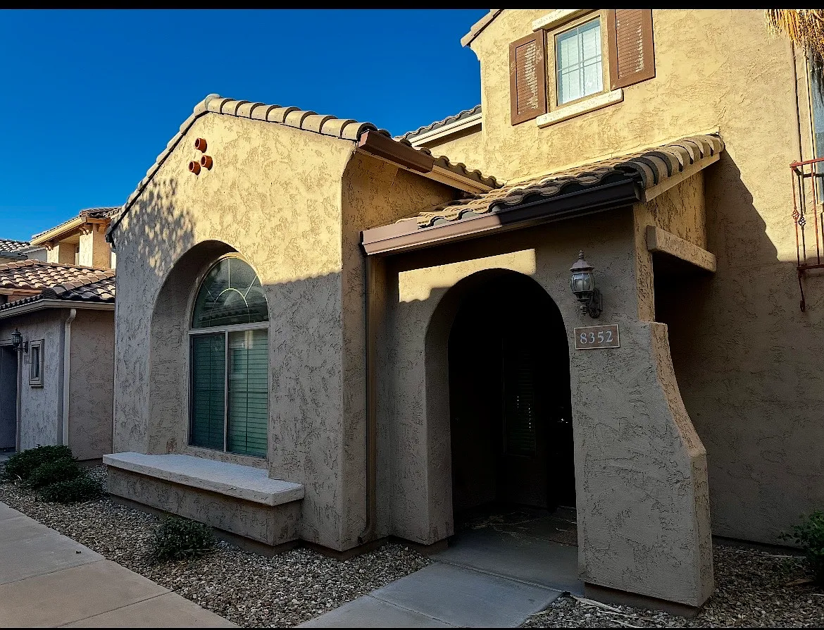 3 bed, 2.5 bath, 1449 sqft, $1,700 — Photo 2