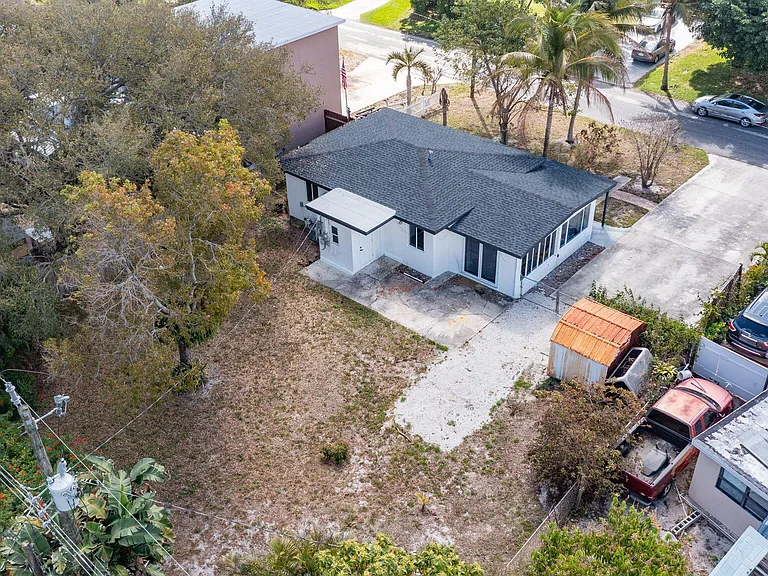 113 SE 8th Ave — Photo 27