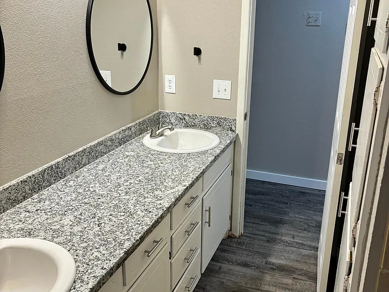 4625 Grinnell St — Photo 15