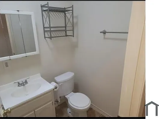 1635 S Burnside Ave — Photo 10