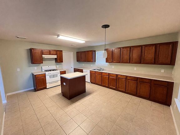 5th image of 3215 Legends Hill Ct