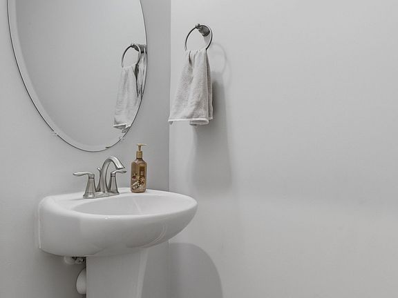 4th image of 563 Becks Pl