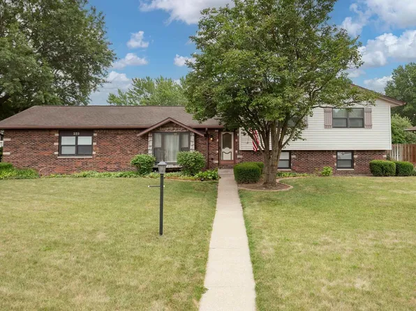 223 S Park View Dr, Park View, IA 52748