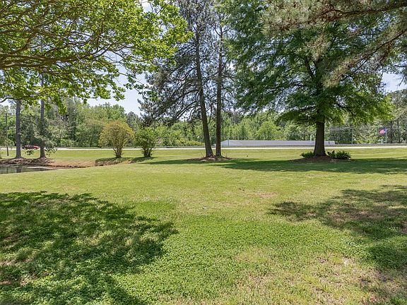 5th image of 83 Pleasant Shade Dr