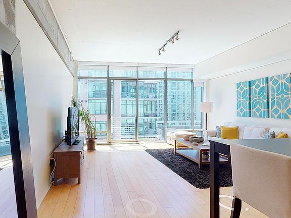 2nd image of 1100 S Hope St APT 1005