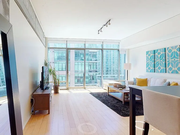 1100 S Hope St #1005 — Photo 2