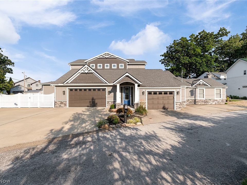 1st image of 211 Oak Grove Dr