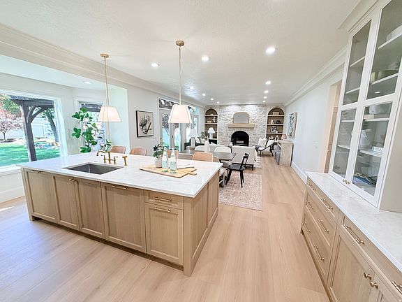 4th image of 1938 E Vintage Woods Ct