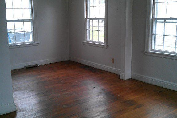 3rd image of 928 Oak Hill Dr