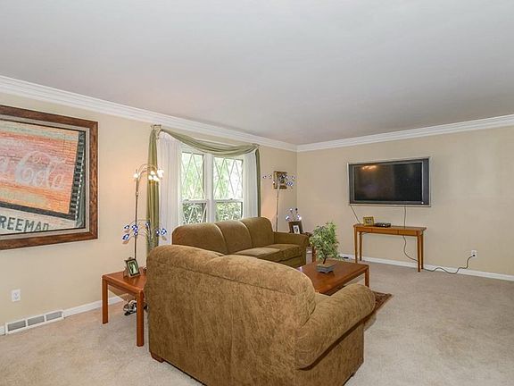 4th image of 7031 Kingswood Dr