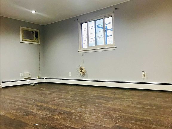 5th image of 93 Cunningham Ave