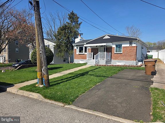 3rd image of 238 Chelsea Ave