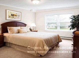 65 Thornton Rd #2DLX, Chestnut Hill, MA 02467