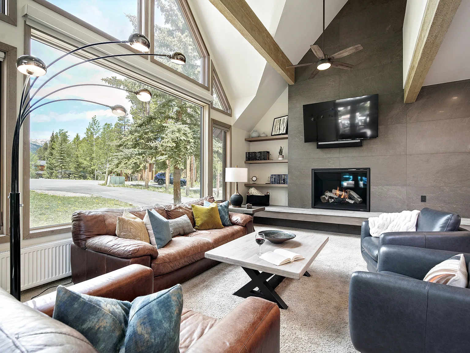 6 bed, 4273 sqft, $30,000 — Photo 4