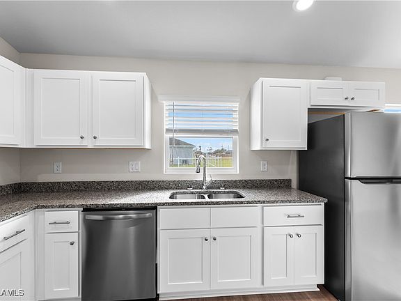 3rd image of 2509 Chiquita Blvd N