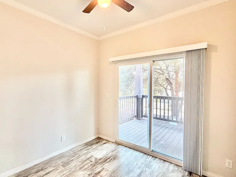 1727 S Hill Ave — Photo 18