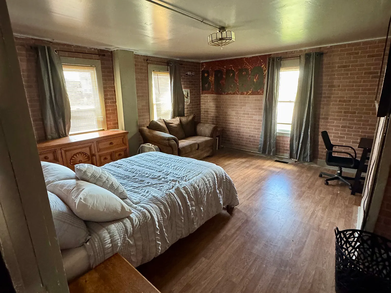 2 bed, 1920 sqft, $1,700 — Photo 1