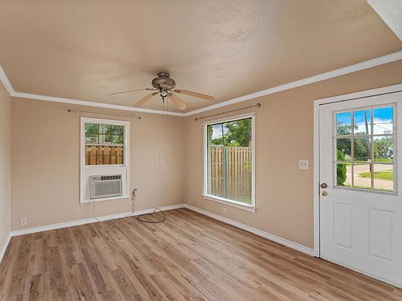 2nd image of 3035 Reidway St