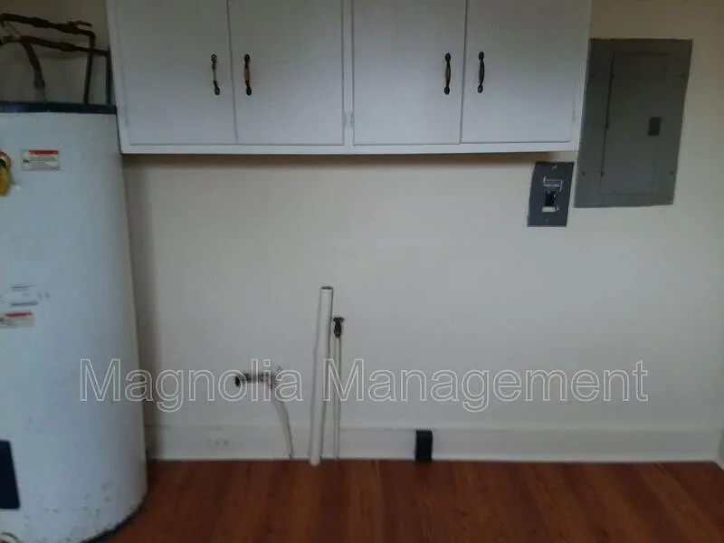 3 bed, 2.0 bath, $1,095 — Photo 4