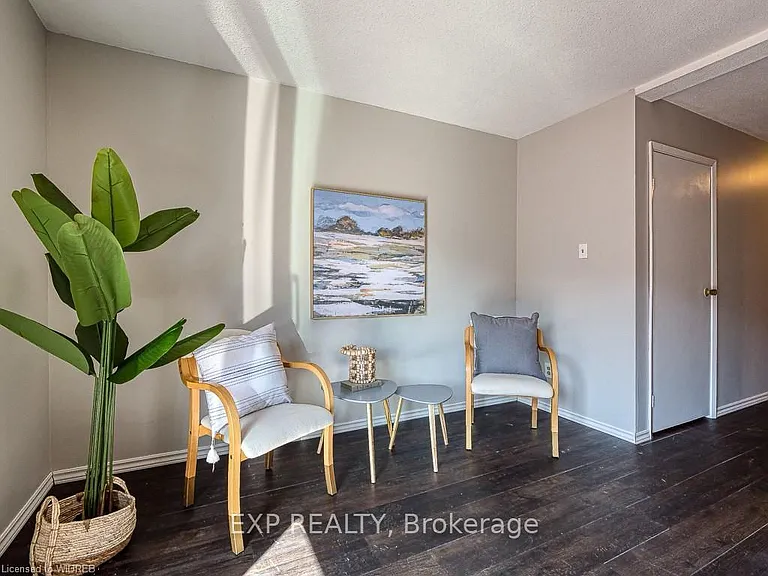 1060 Canfield Cres #5 — Photo 11