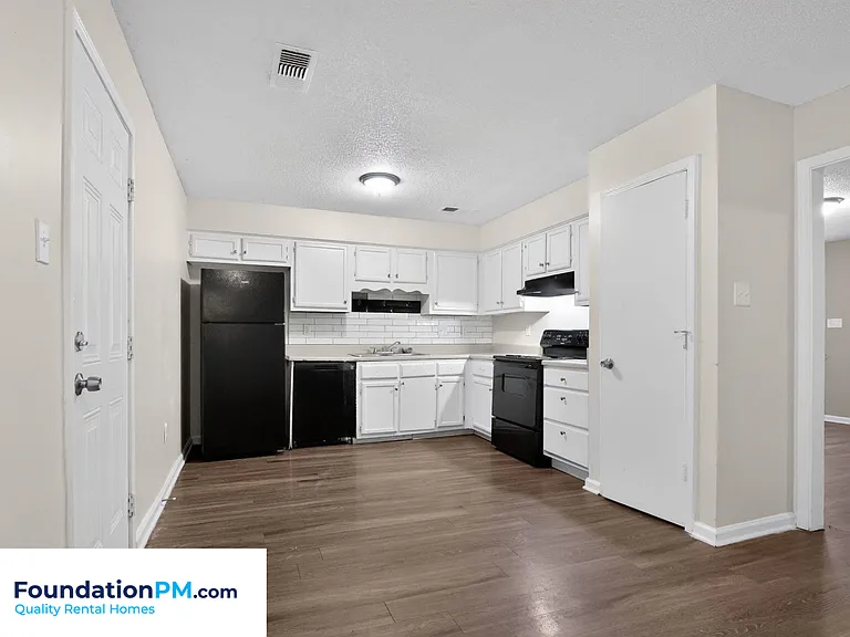 2499 Durham Ave — Photo 4