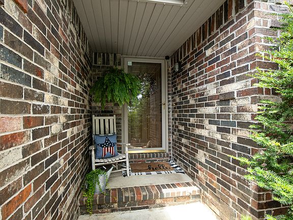 3rd image of 613 E Gallup Hill Road