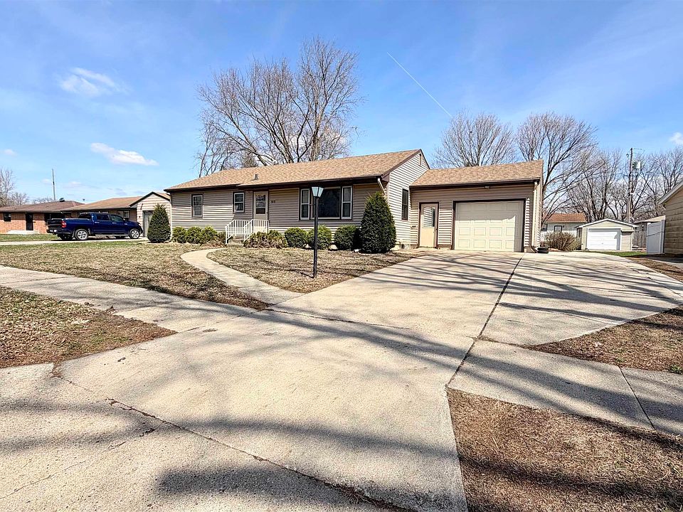 1st image of 915 Pleasantview Dr
