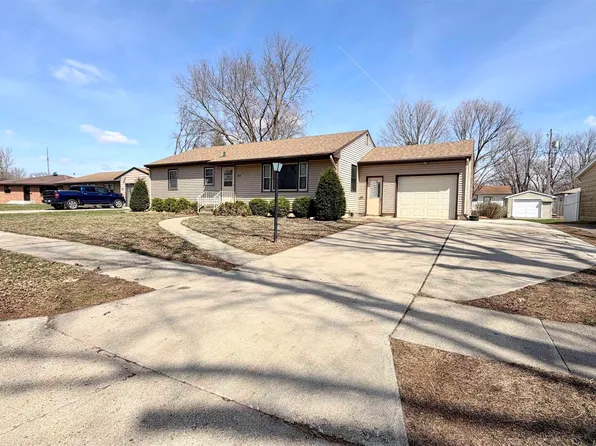 915 Pleasantview Dr, Storm Lake, IA 50588